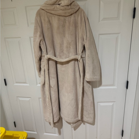 Crate&Barrel Cream Robe - Picture 8 of 9